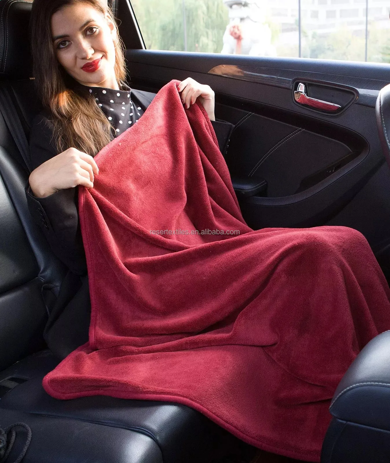 2-in-1 Premium Travel Blanket and Pillow Customizable Logo Hand Luggage Belt with Backpack Clip Perfect Carry-On Accessory