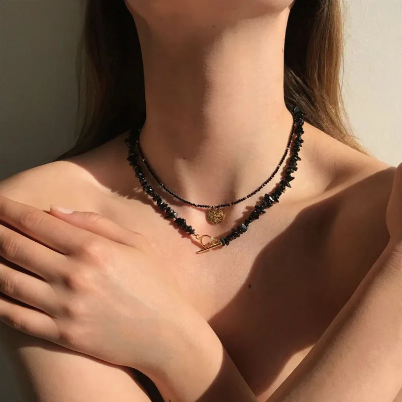 Collana artigianale in tessitura con cristalli Nero-Argento