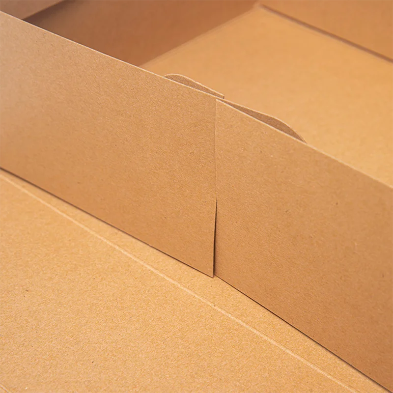 Egendesignet gullfolie-trykket brettbar kraftpapir-gavepakkeboks med sløyfe og logo, myk boks for stearinlys eller lommebok