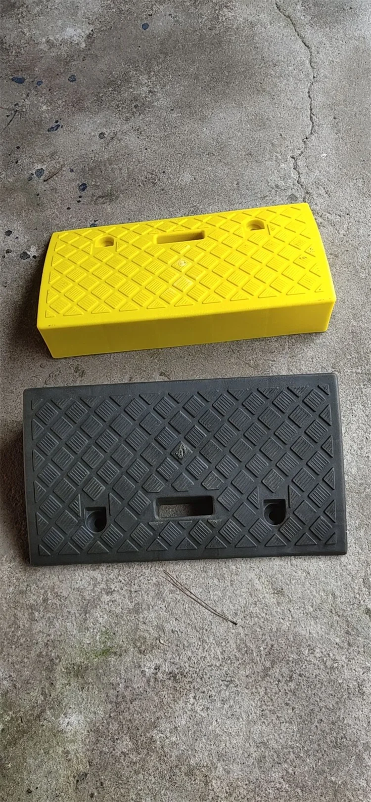 Portable Lightweight Heavy Duty Driveway Sidewalk Plastic Curb Threshold Ramps