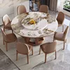 Una mesa con cuatro sillas
