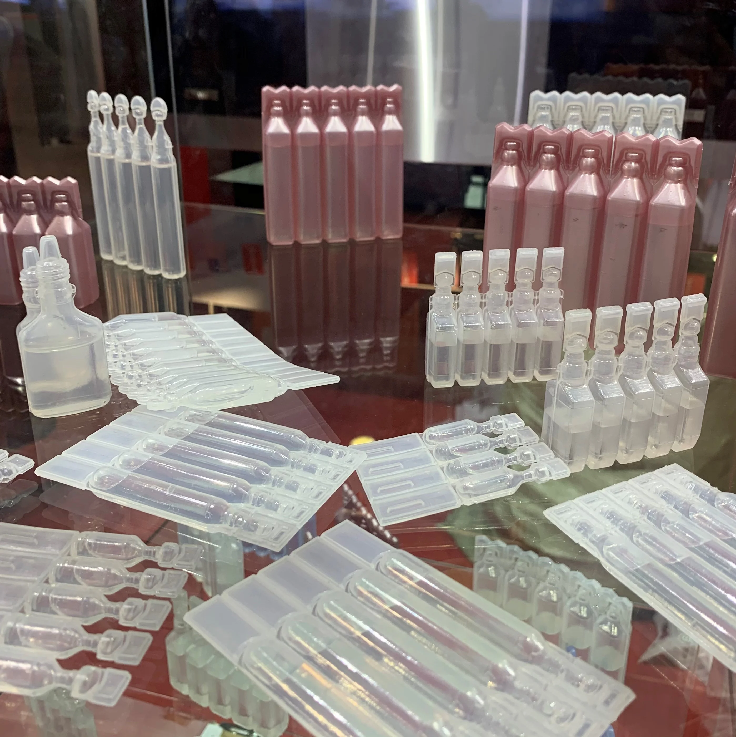 Высокотонкая OEM Автоматическая BFS Жидкостная упаковочная машина для фармацевтических или медицинских продуктов