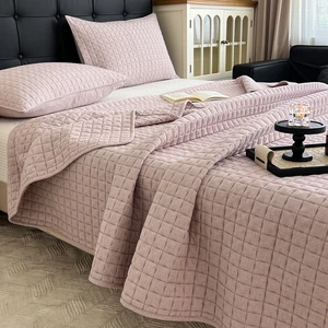 Simple Style Lightweight Quilted Bedspread Coverlets Set Soft Touch Geometric Pattern All Season Use for Home Wholesale