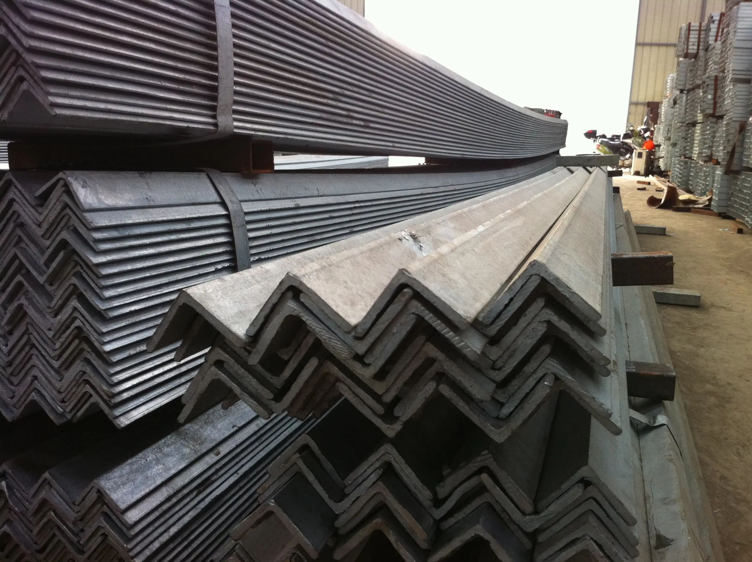 High Quality Normal Angle Steel Hot Rolled Mild Steel Angle Bars ...