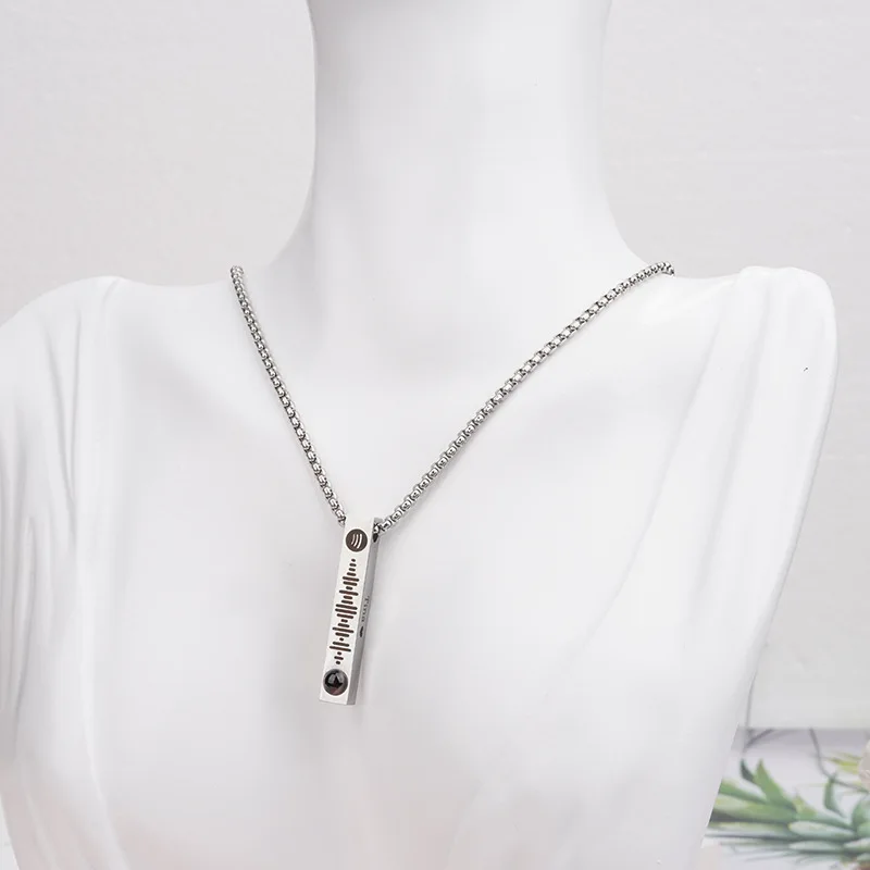 Duoying OEM 2023 Latest Style Laser Engraving Music Symbol Photo Custom 100 Languages Projection Necklace