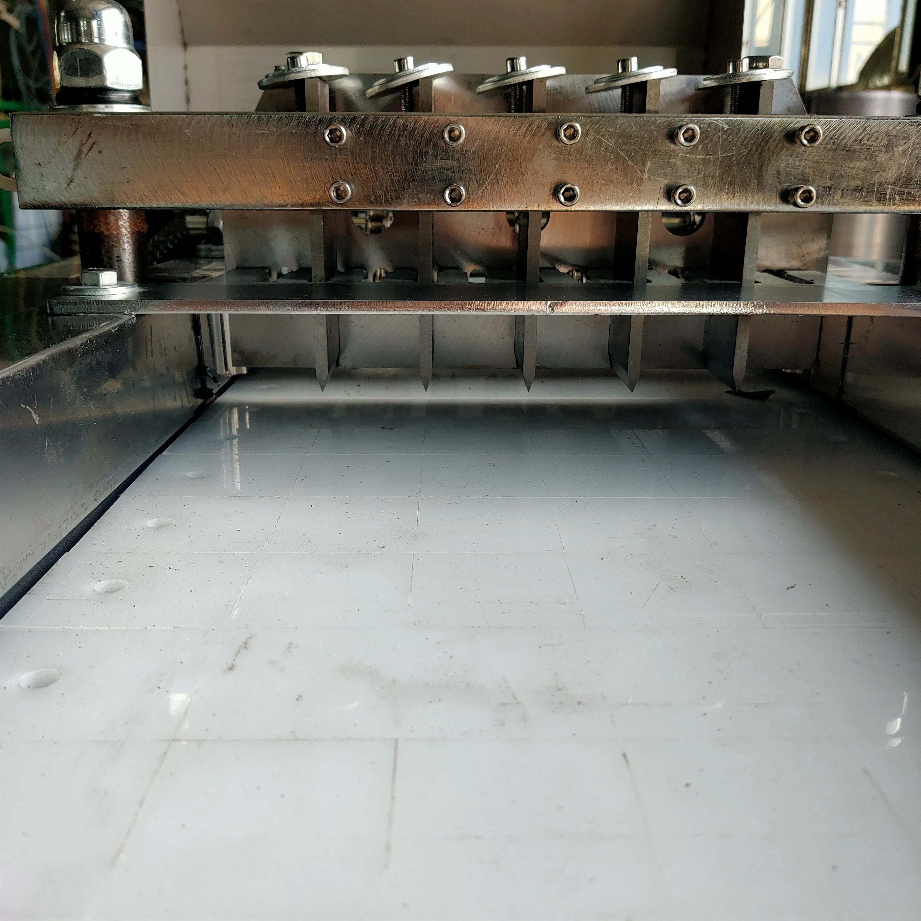 Automatic Chicken and Fish Cutting Machine for Whole Chicken Block Cubes Cutter Frozen Fish Chopping