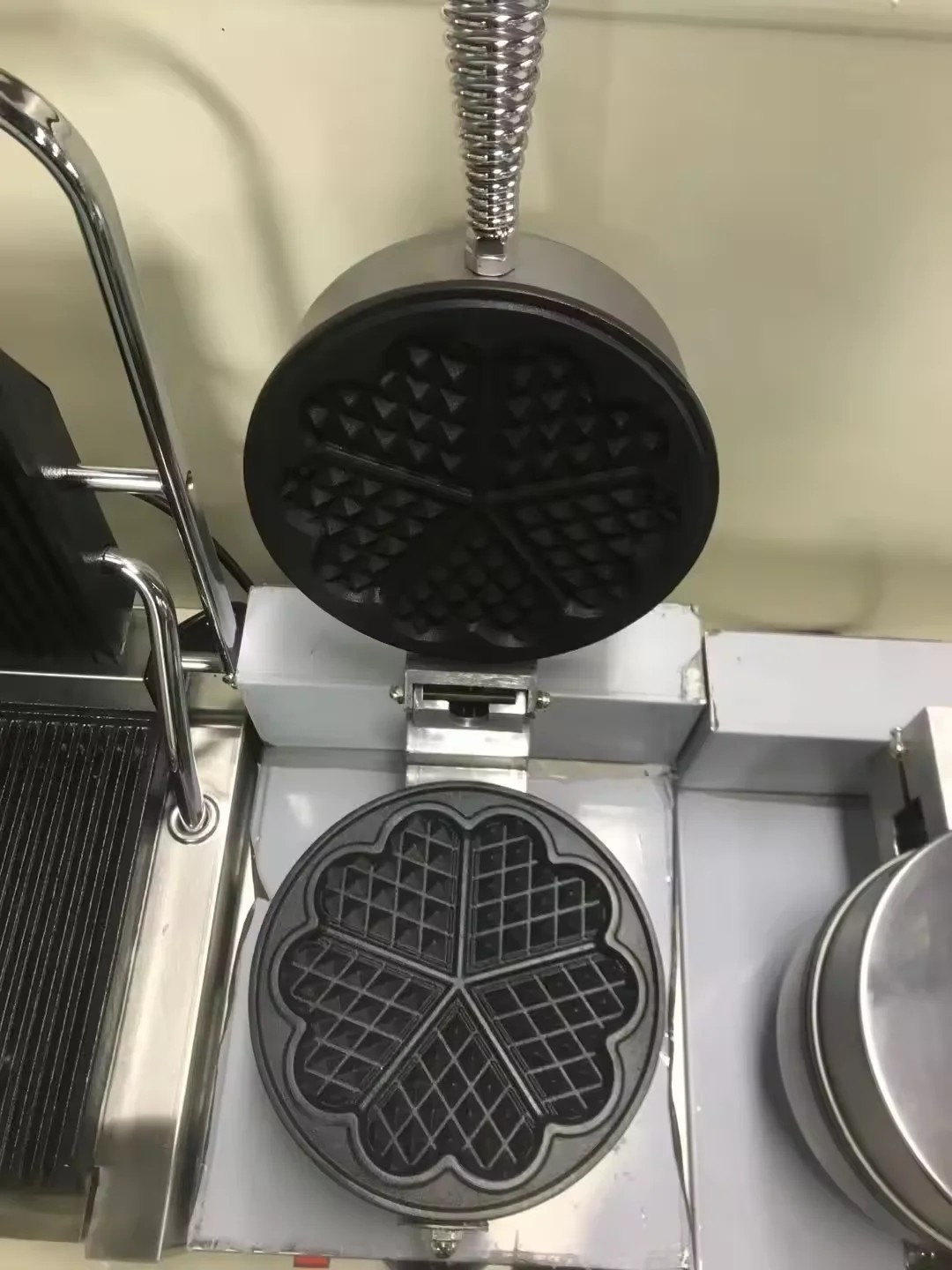 Commercial 1-Plate 5-Heart Electric Waffle Machine supplier