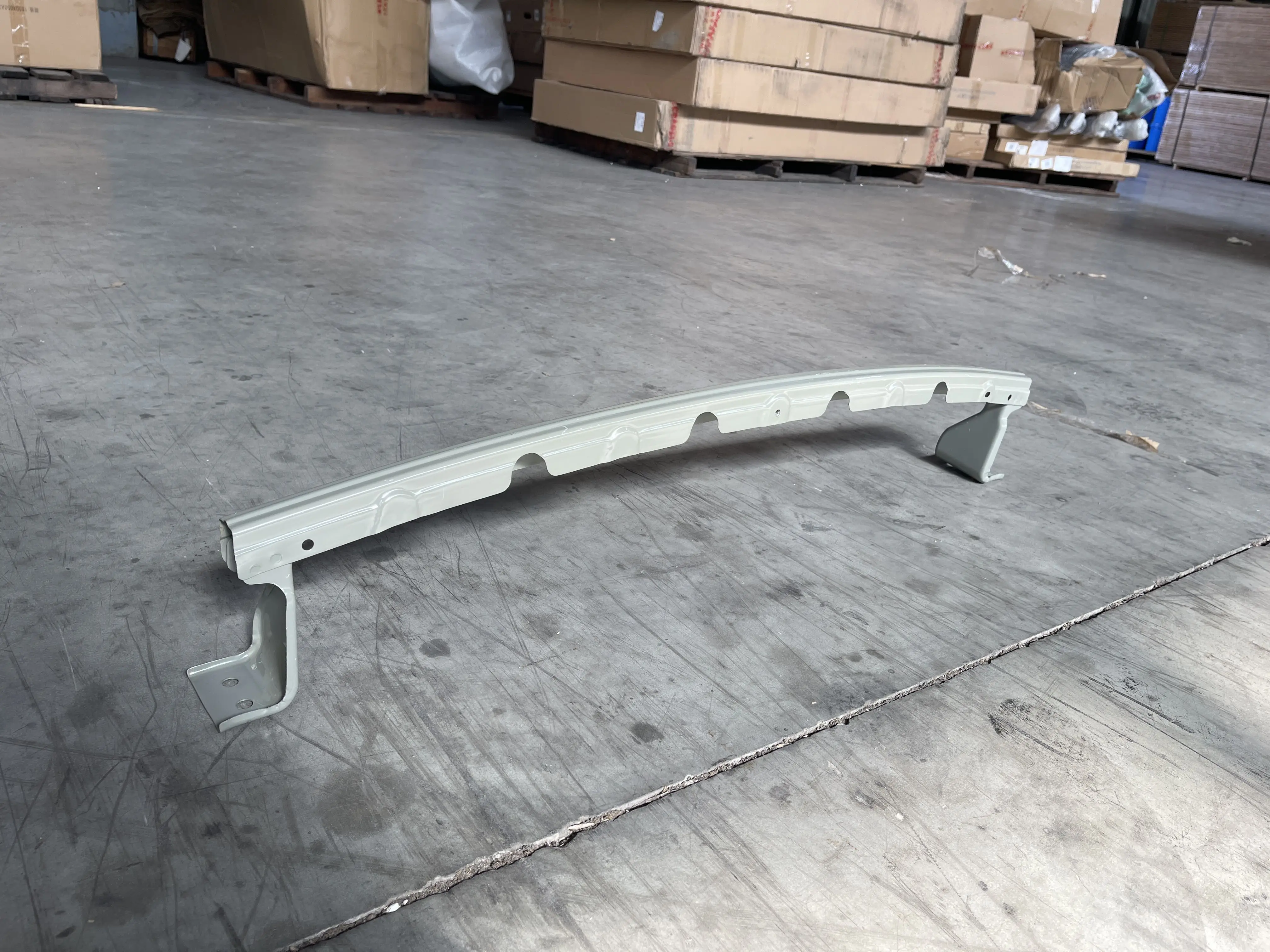 #C00532717-4100  Wholesale Car Front Bar reinforcement for SAIC MAXUS Spare Parts Genuine Quality Original Body Parts for MAXUS supplier