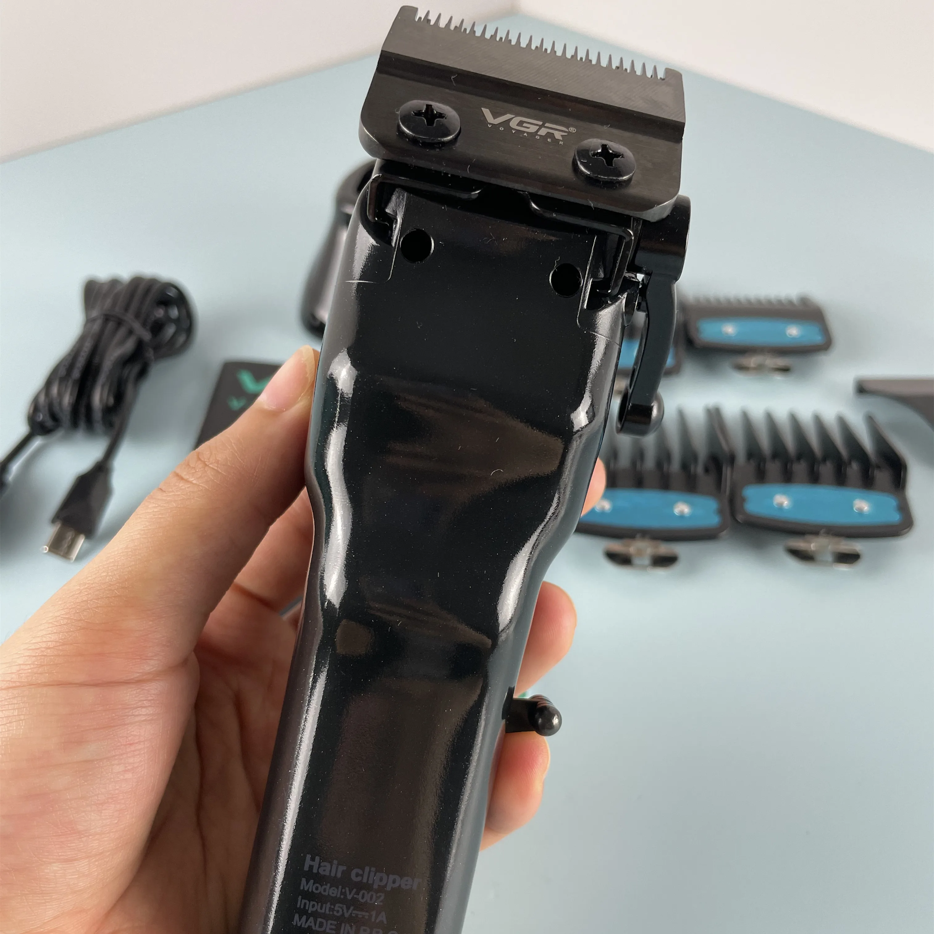 Vgr V--002 Maquina De Cortar Pelo Profesional Barber Clippers Cordless  Professional Hair Clipper for Men