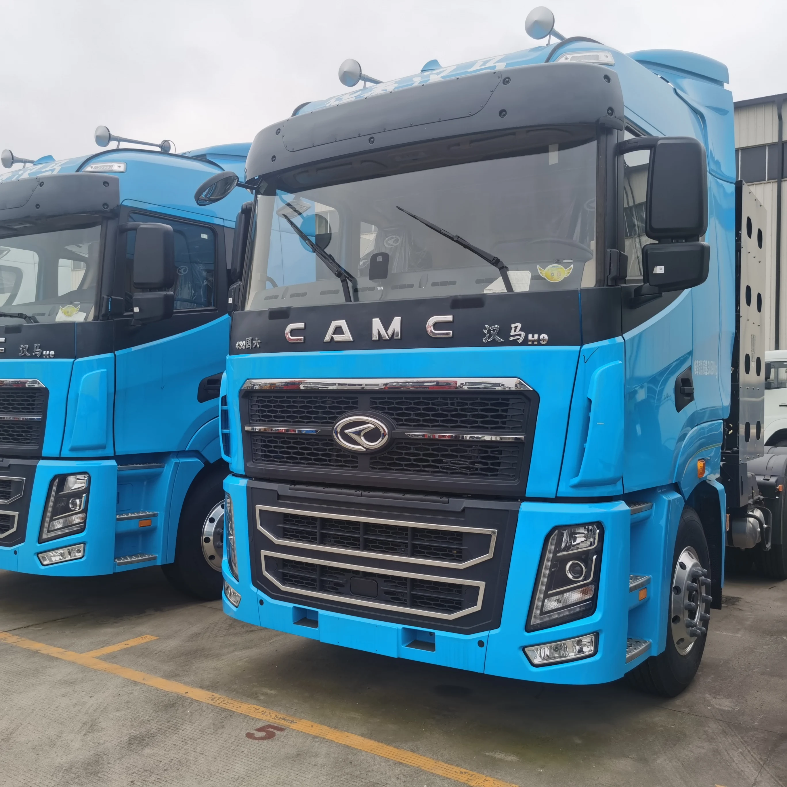 CAMC Heavy Duty 6x4 Prime Mover - 410HP CNG Truck for Sale