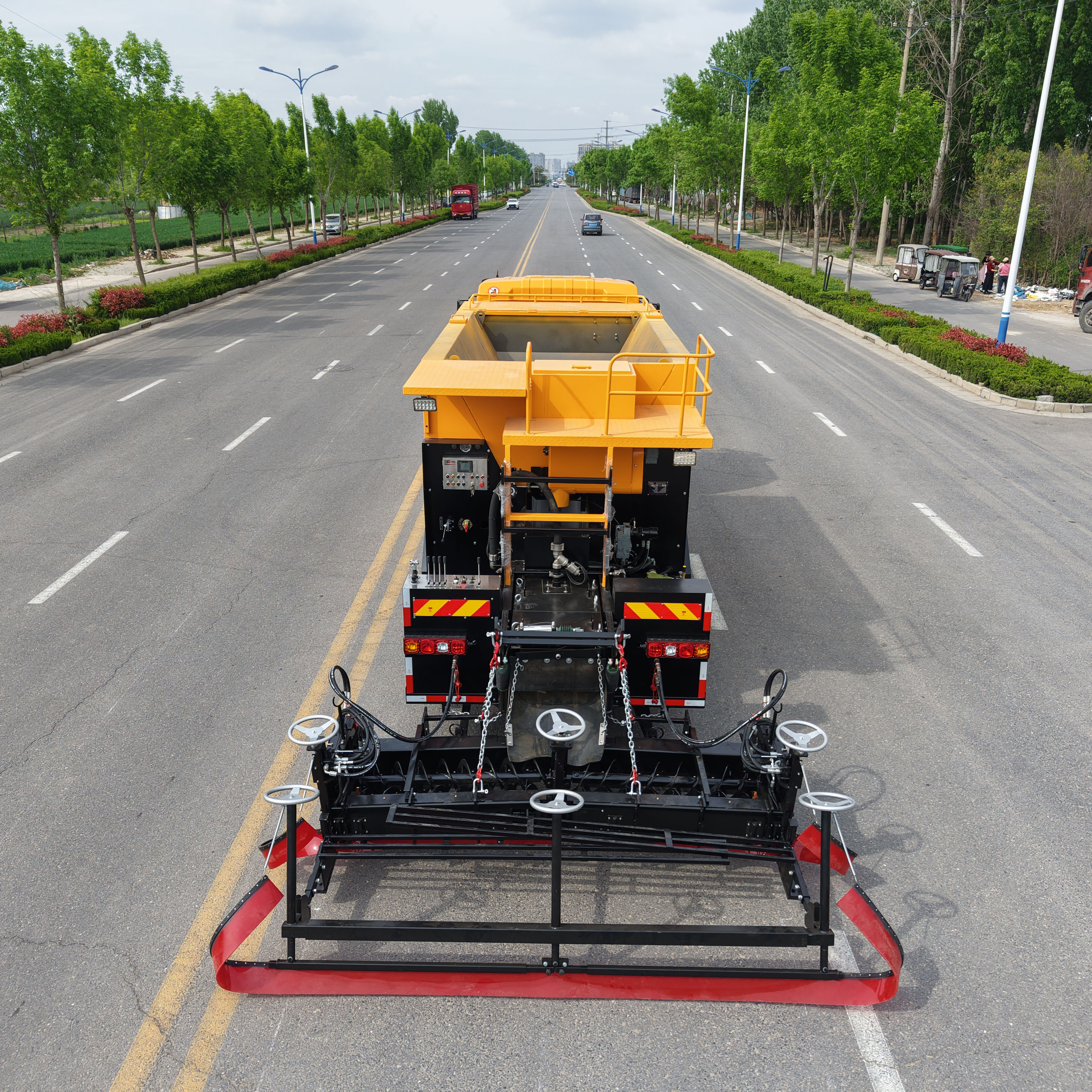 Slurry seal paver, 2500–4300mm width, 110kW