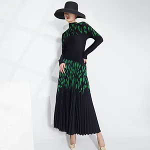 Ladies Casual Style Two-Piece Set Elastic Polyester Pleated Skirt and Long-Sleeved Top With Pattern Decoration