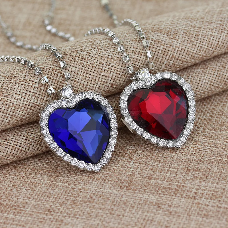 Collier Pendentif Titanic Cœur Bleu - Neuf Avec étiquettes, Couleur Dominante Bleue