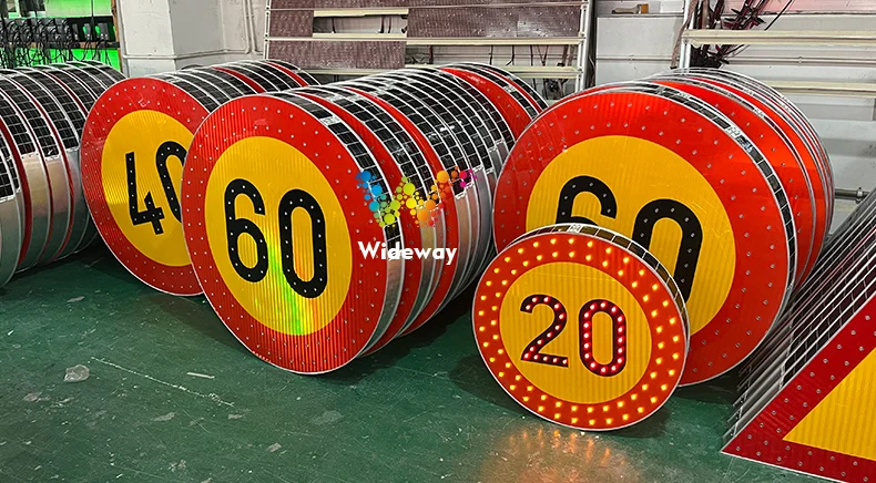 Road Safety LED Road Signs Safety Warning Solar LED Traffic Signs ...