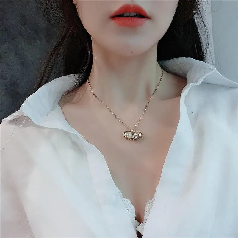 Shell Pendant Necklace