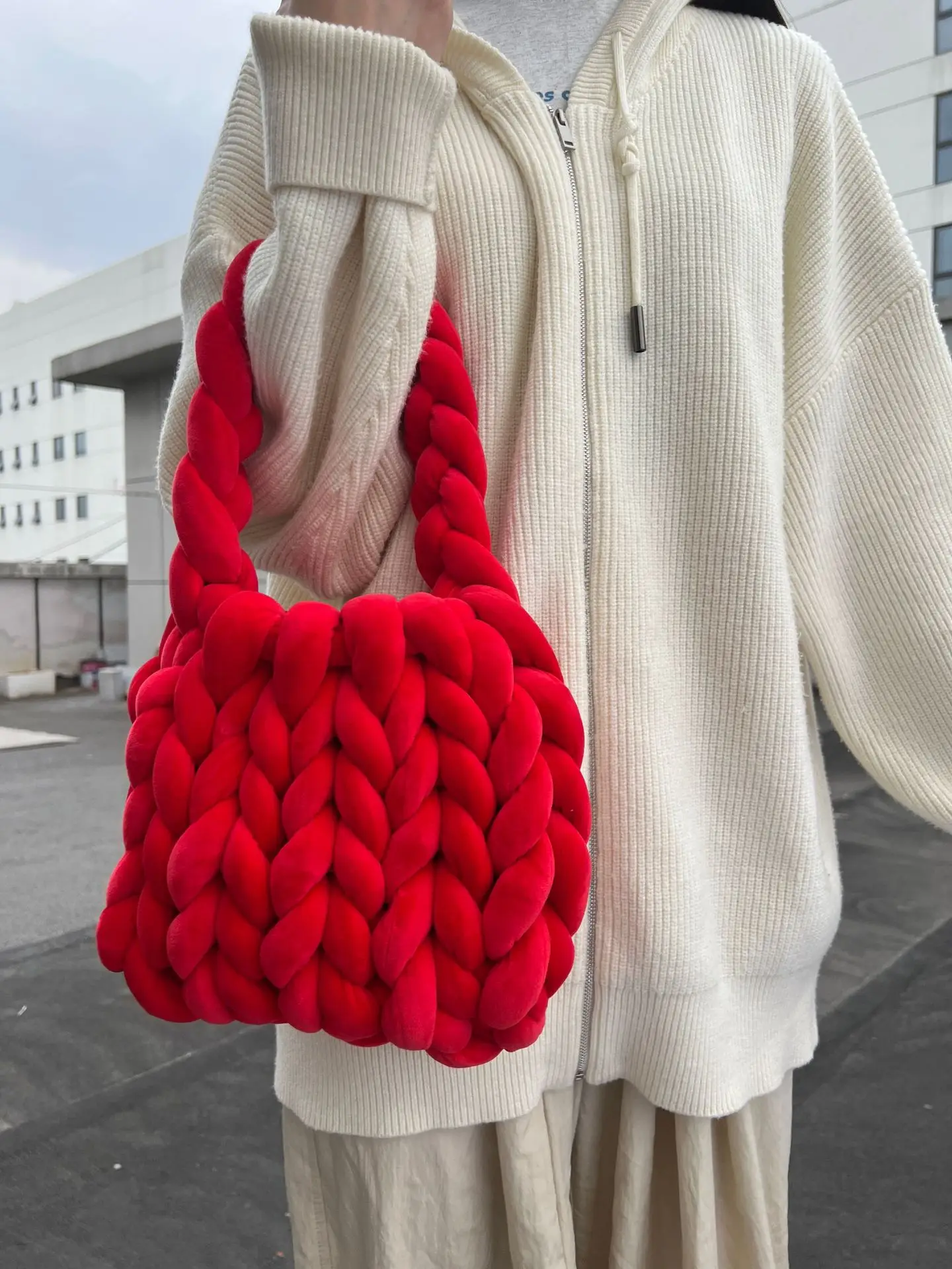 2023 New Arrival Fashion Cozy Tube Yarn Braid Handbag Handmade Knit