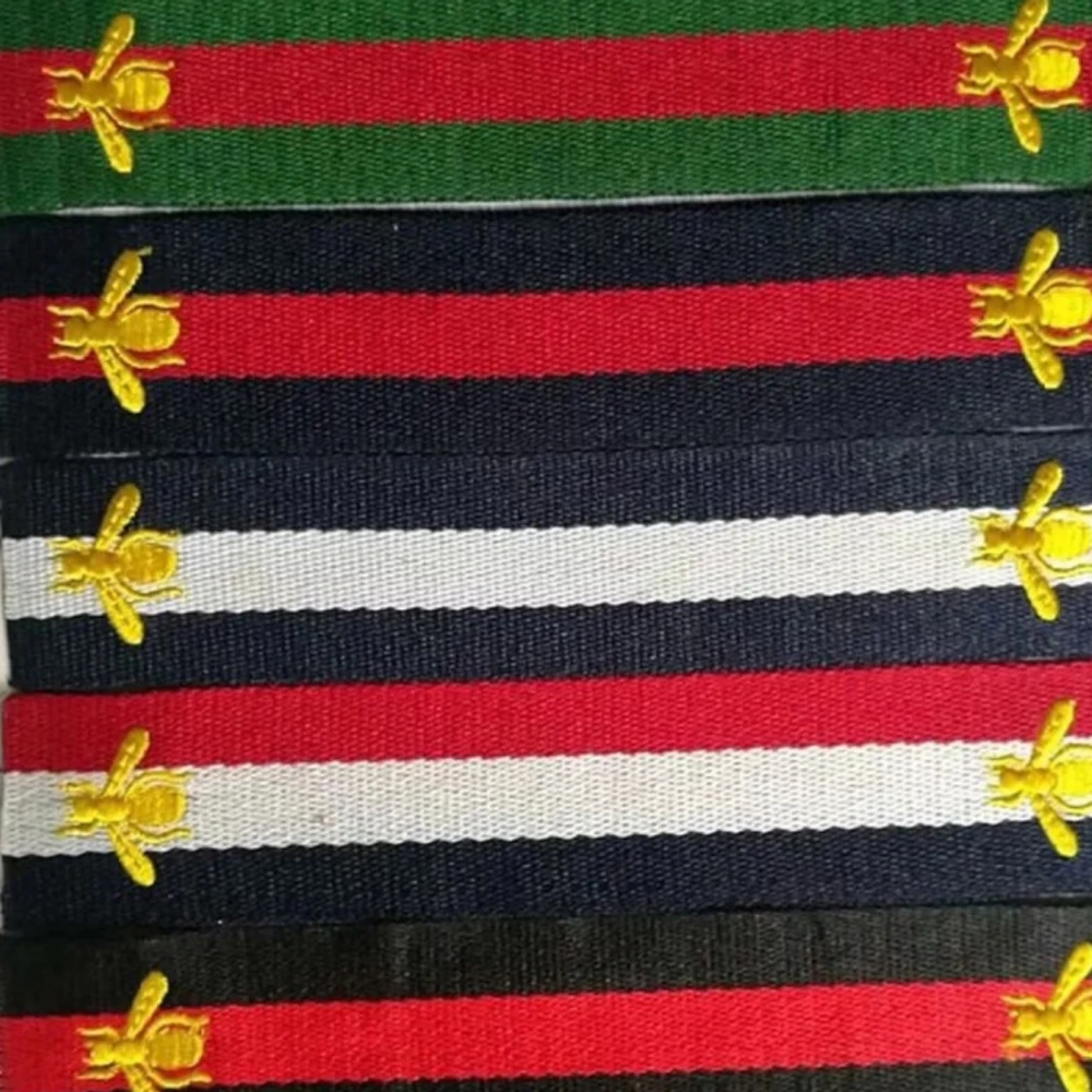 Ремешок из жаккардовой ткани с вышивкой в виде