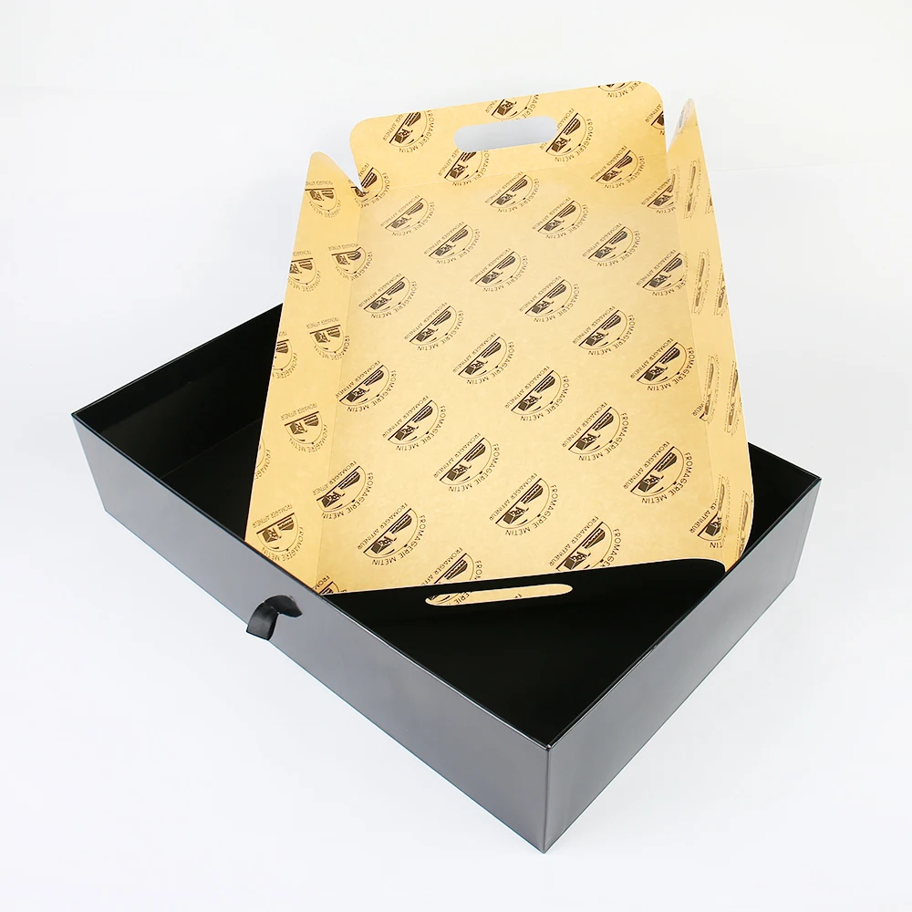 علبة درج سوداء مخصصة كبيرة مع نافذة شفافة من مادة PVC وشعار مطبوع بالختم الحراري ومُدمج بتأثير تنقش فاخر للتعبئة الهدايا في علب ورقية
