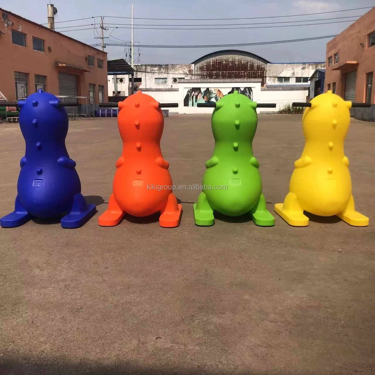 QIQU Commercial Roll Molded HDPE Dino Skate Trainer Rink Equipment Unbreakable Ice Skate Pusher
