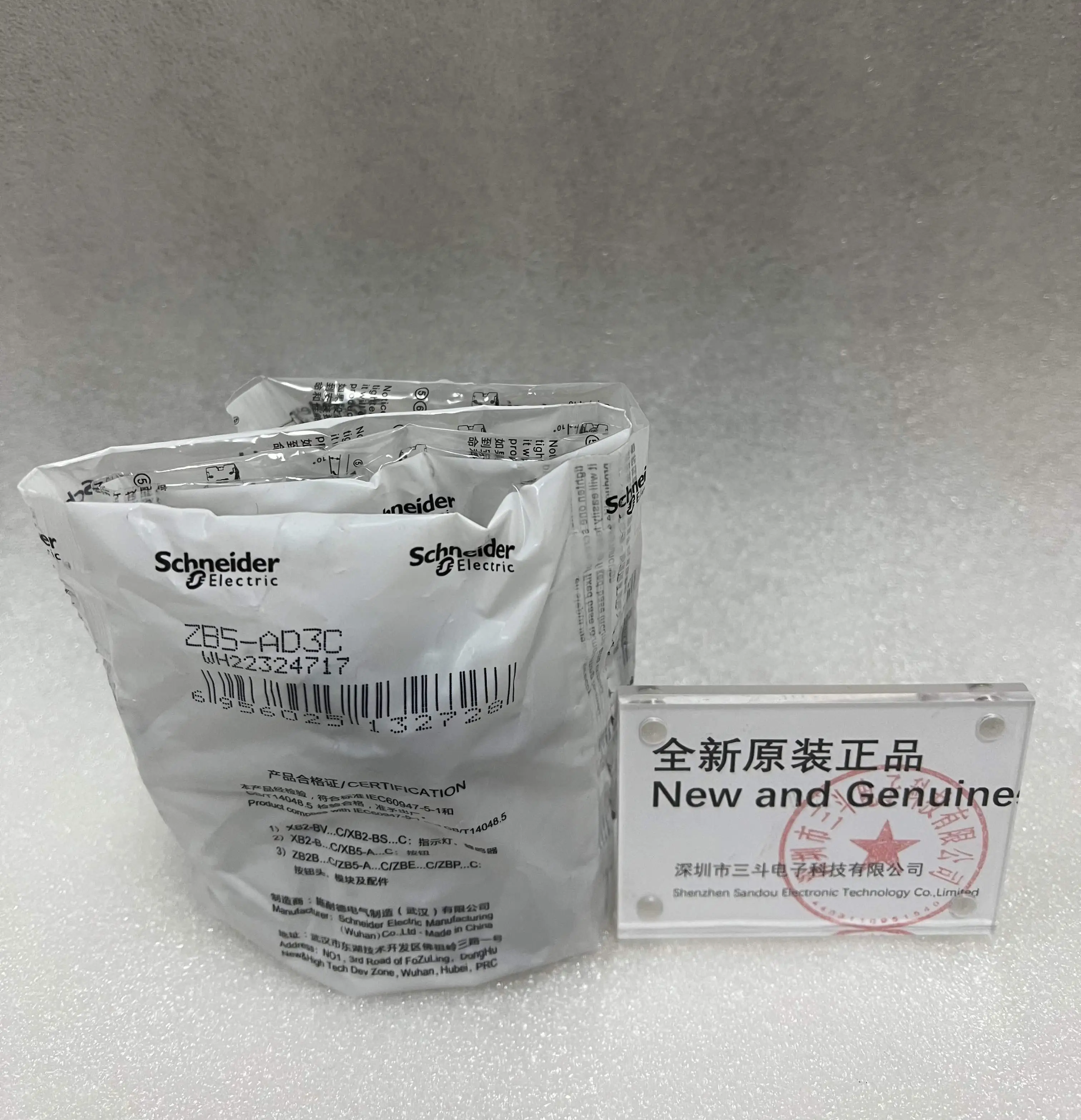 Schneider Pushbutton Head White ZB5-AD3C Schneider Pushbutton Head White ZB5-AD3C