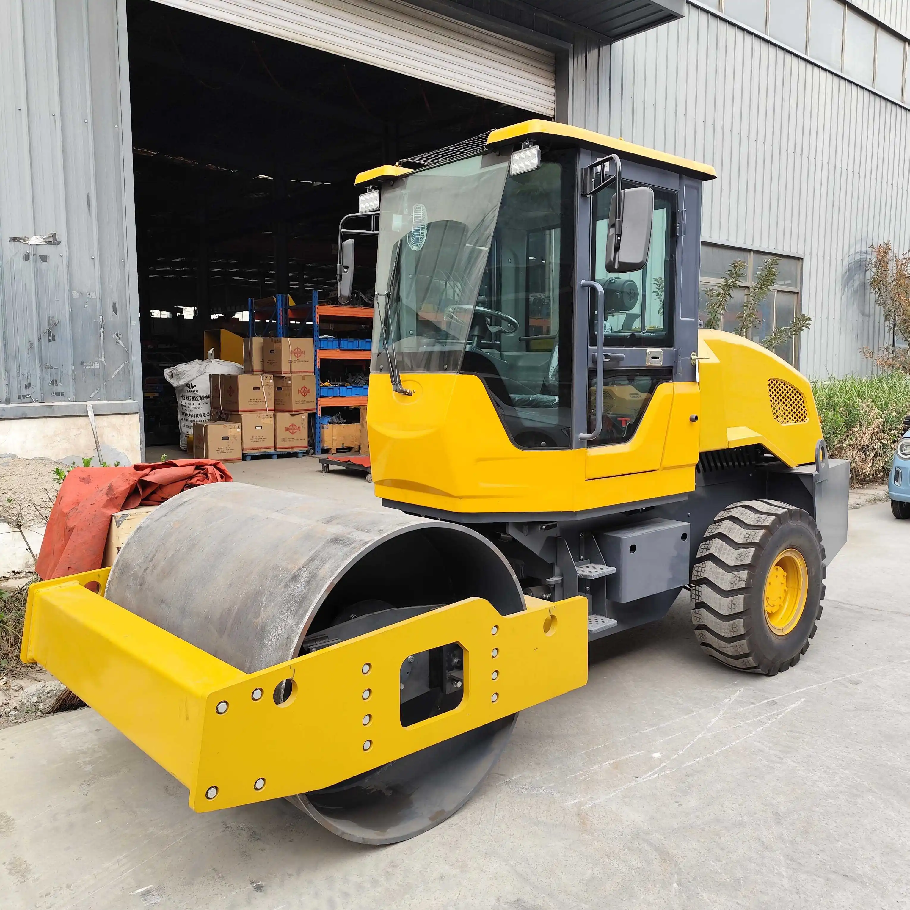 Большой 6-тонный супер тонный ручной гидравлический дорожный каток с колючим роликом для продажи