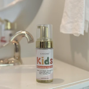 Customizable Organic Cleansing Mousse From Our Own Brand, Gentle and Gentle Children's Facial Cleanser Deep Foam Facial Cleanser