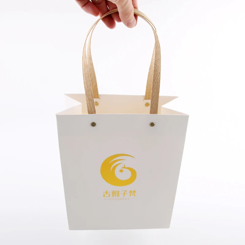 BTO 2016 China Fancy Custom Made Cheap Christmas Gift Paper Bags With Company logo