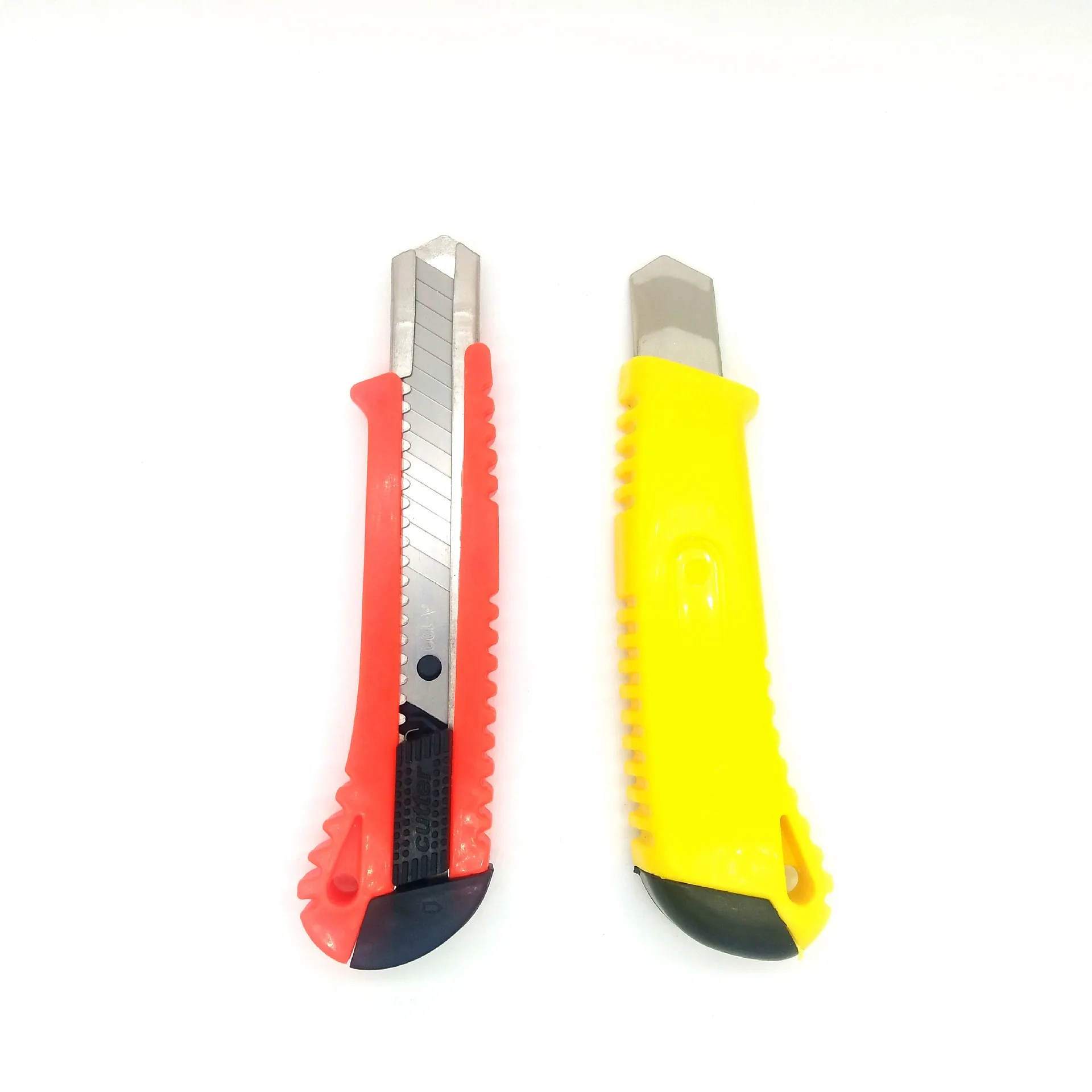 Выдвижной нож-резак 9 мм 18