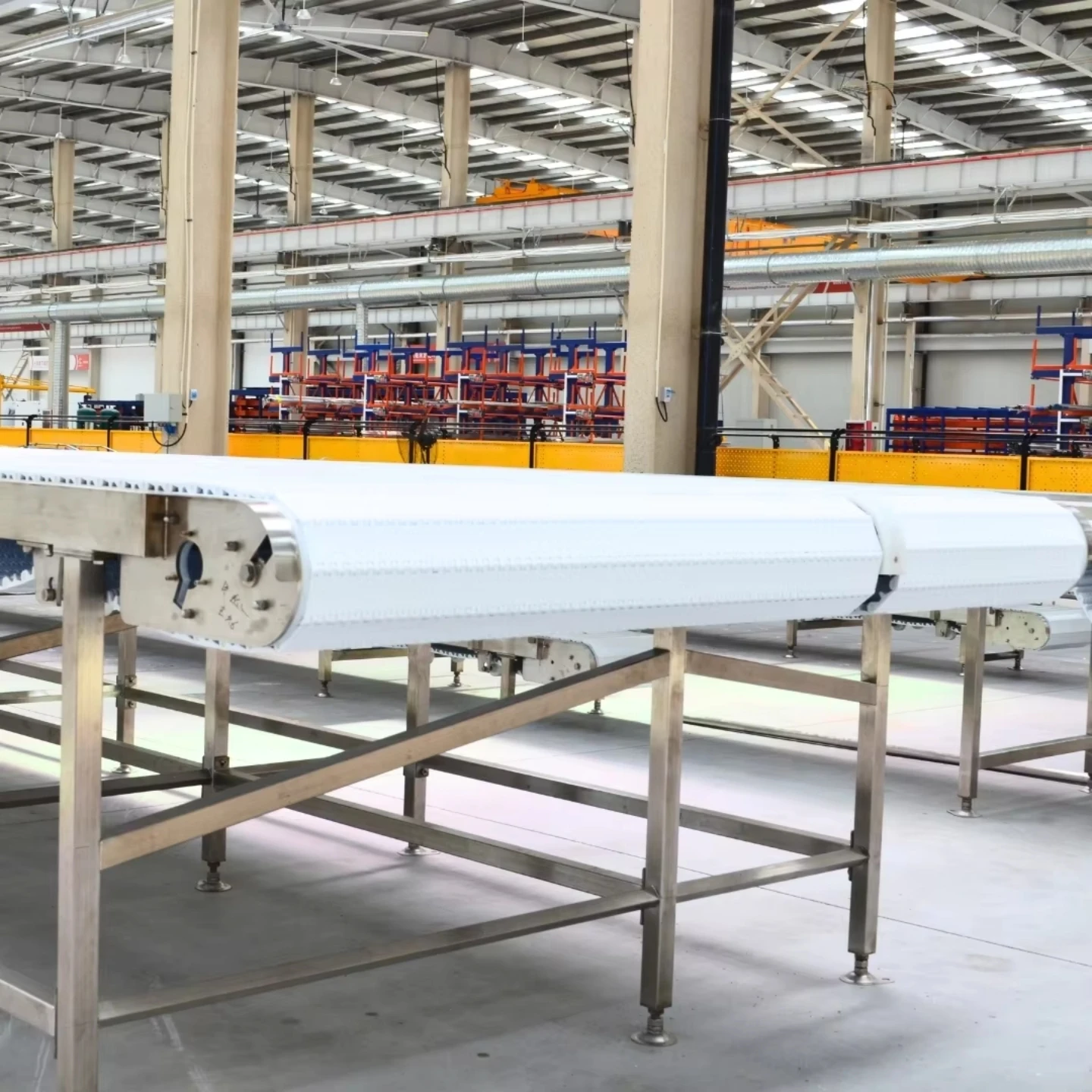 Stainless steel meat conveyor system modular belt and roller design for slaughterhouses