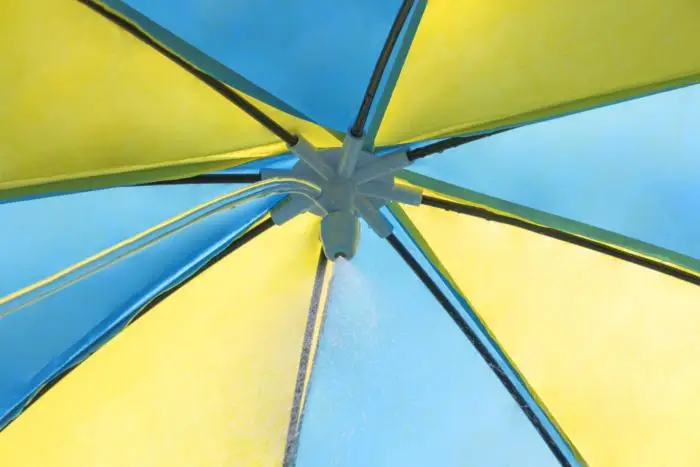Bestway 56432 Splash Frame Pool in Shade with a Sun Canopy and Sprinkler Above Ground Swimming Paddling Pool