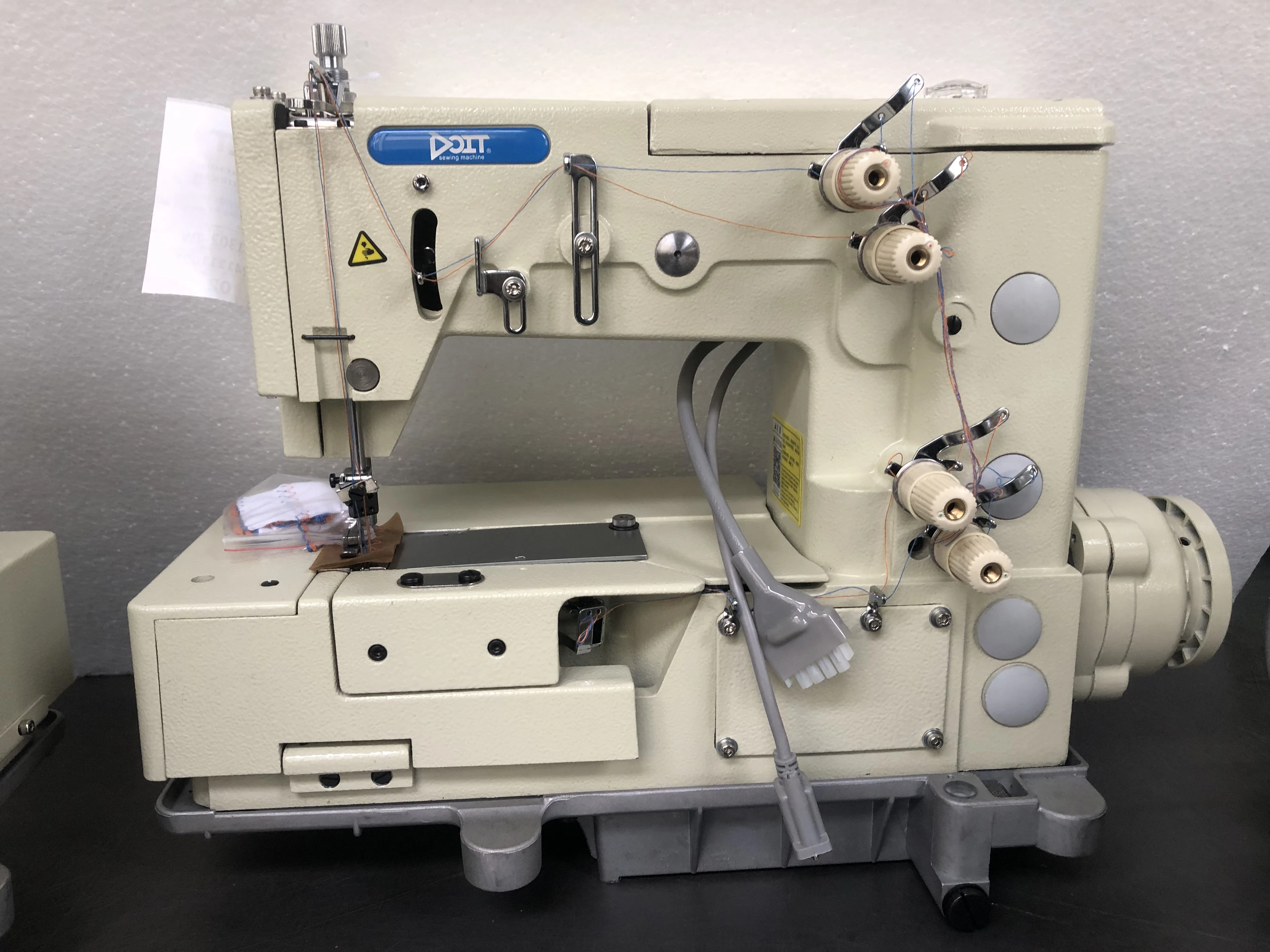 DT 1302-4W High-Speed Flat Bed Double Chain Stitch Walking Foot