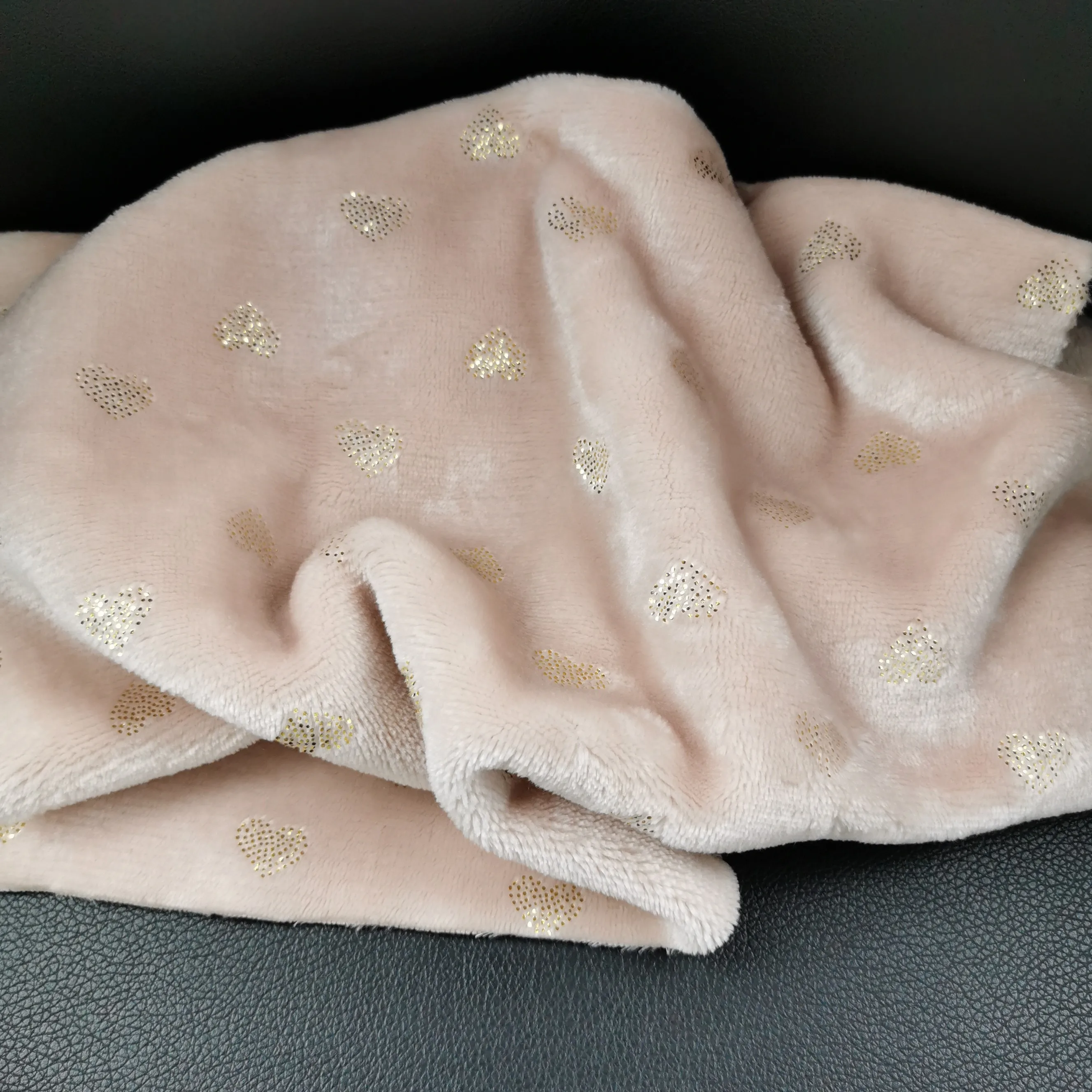 Высококачественная фланелевая Коралловая флисовая ткань с тиснением из 100% полиэстерной фольги для одеял, домашний текстиль на заказ