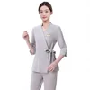 Completo grigio chiaro con maniche a tre quarti