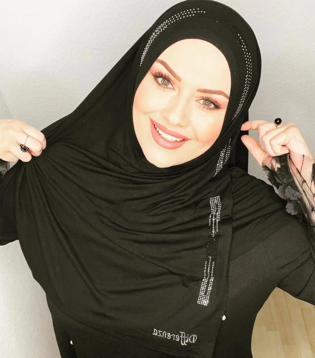 MOTIVE FORCE 2024 Factory Direct Sale Chiffon Islamic Hijab Vertical Strip Diamond Muslim Scarf Women Hijab