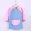 Cuerpo azul, manga rosa (estilo con tirantes)