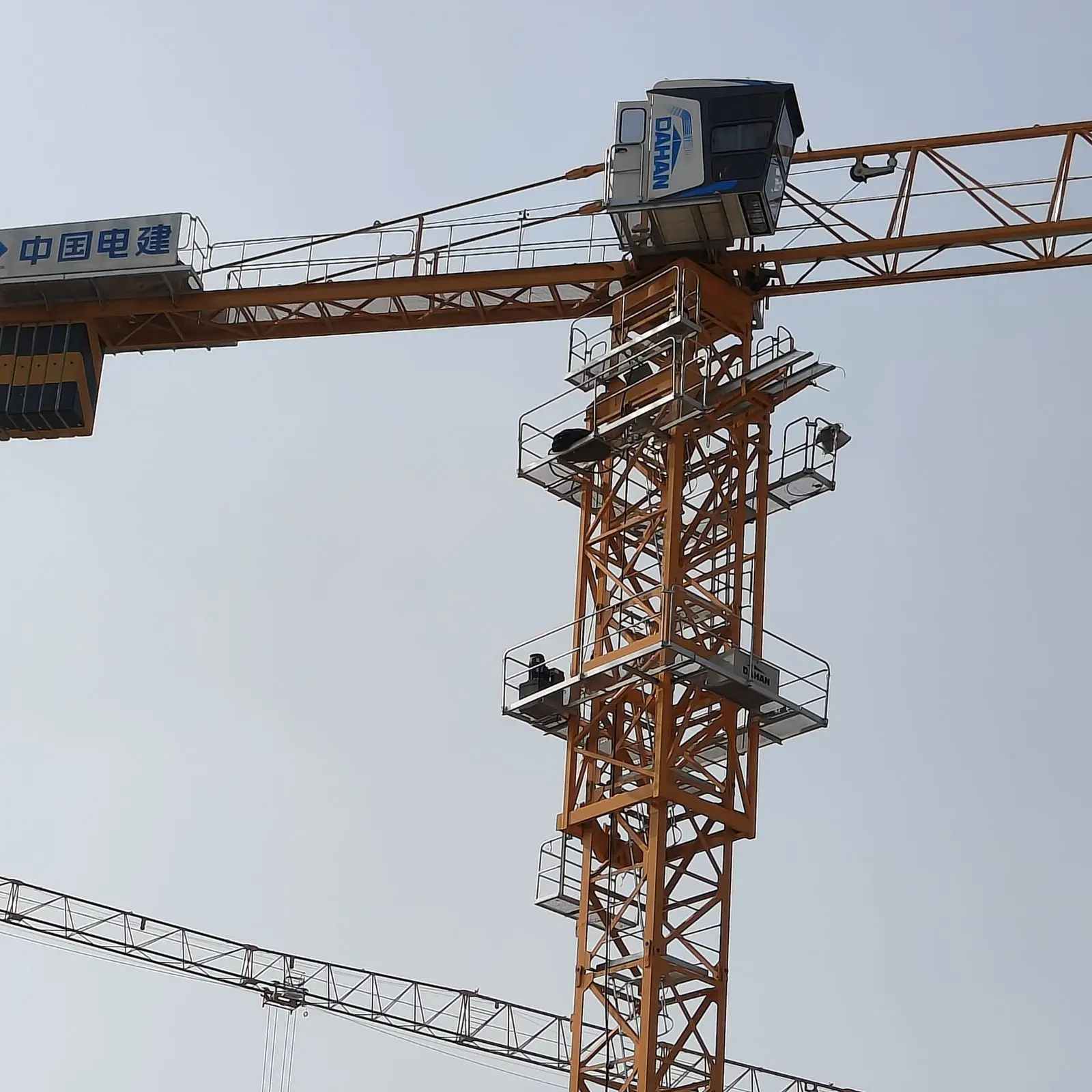 DAHAN Topless QTZ100-6013 Self-Erecting Tower Crane 8 Ton Construction Machinery Core Motor Component 197m Max Height 60m Span