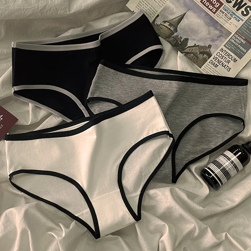 Hot-selling Women's Beautiful Sexy Panties for Woman Underwear Mid-waist Day Black and White Cotton Women's Triangle Pants