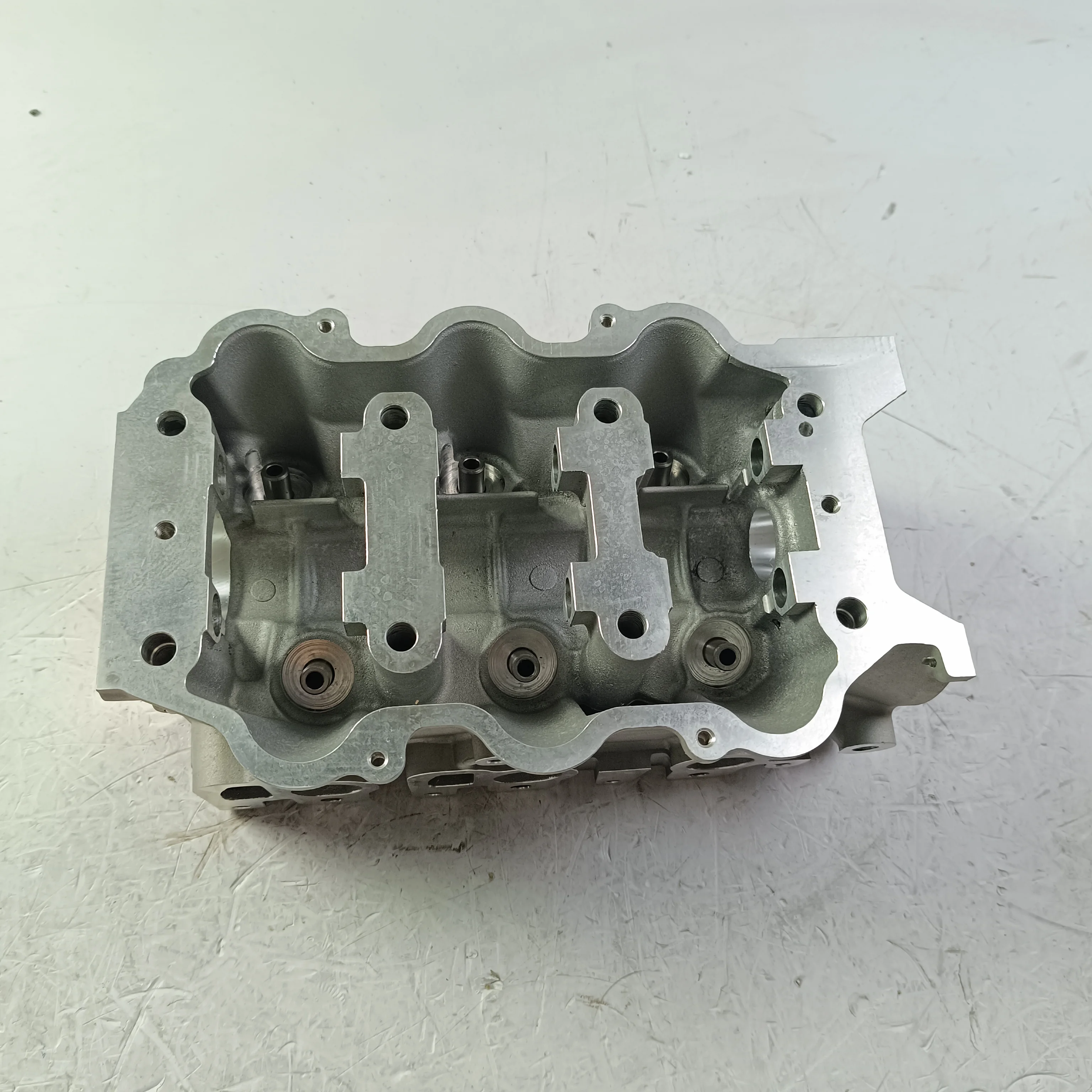シリンダーヘッドXiali Daihatsu Charade G100 CB42 376Q S76