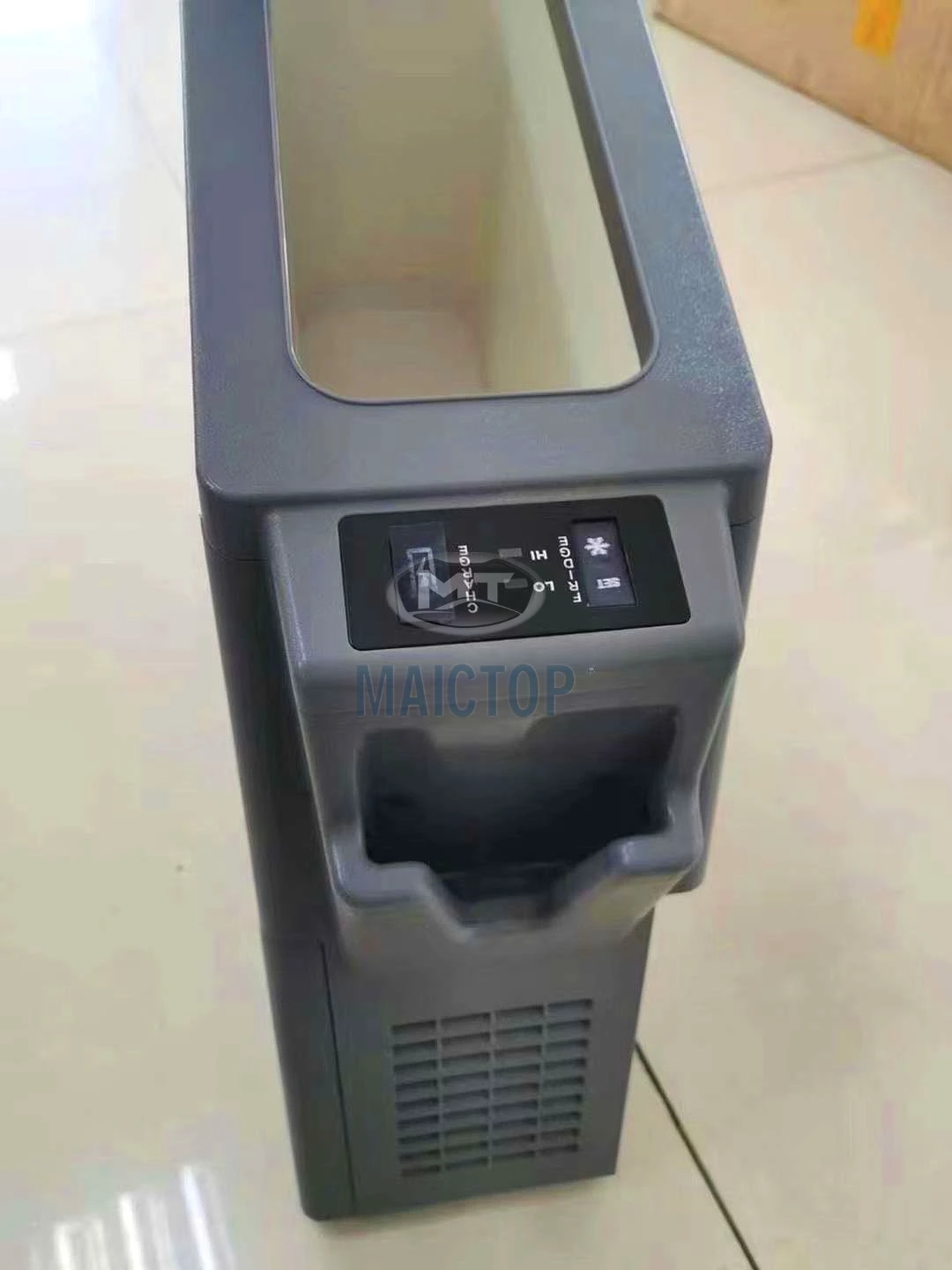 Maictop Portable 12v Lc79 Armrest Cooler Box Car Refrigerator For Land