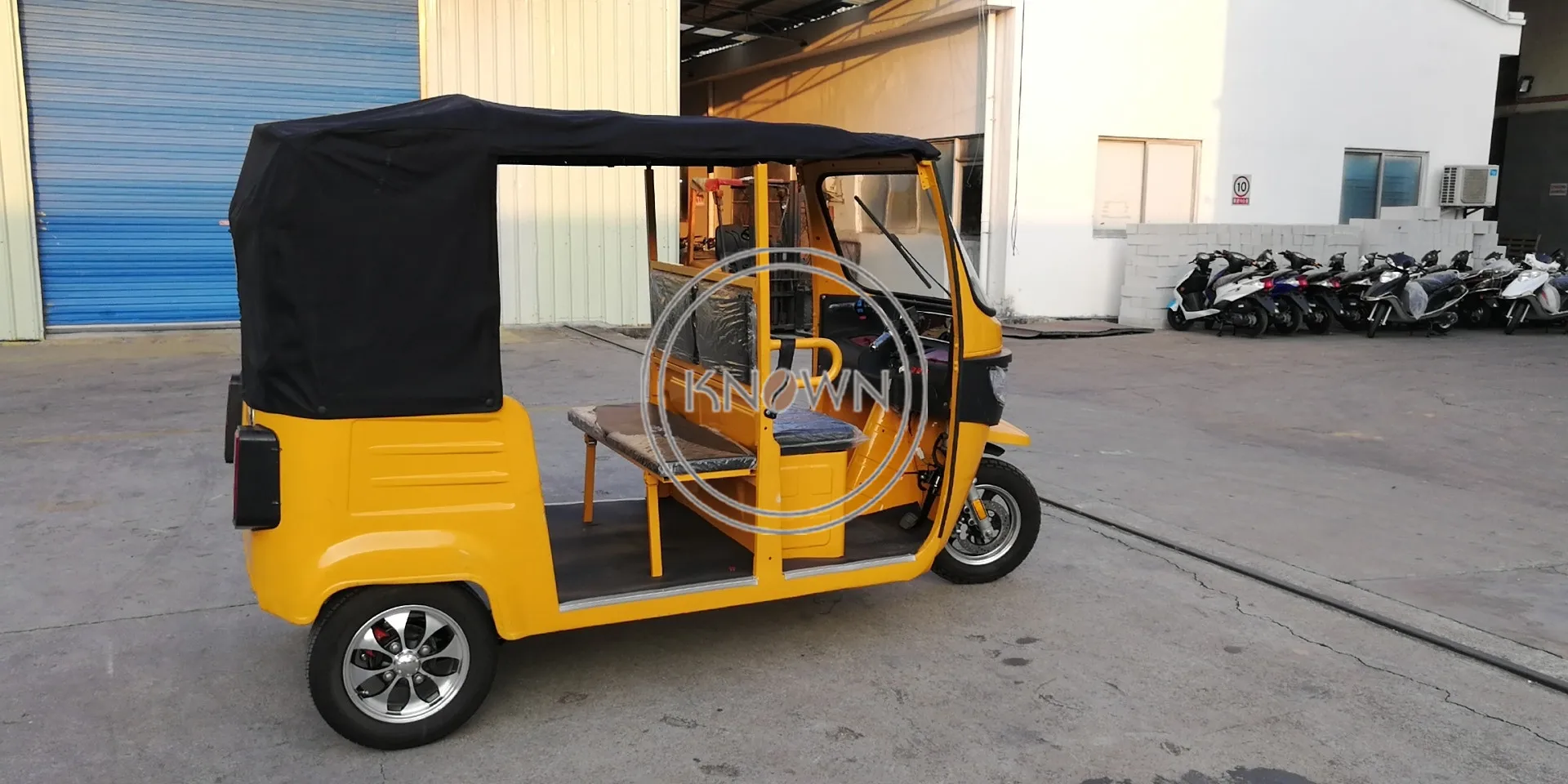 2025 Factory Price TukTuk  Auto Gasoline Adult Passenger Electric Tricycles Three Wheel Scooter Rickshaw for Sale