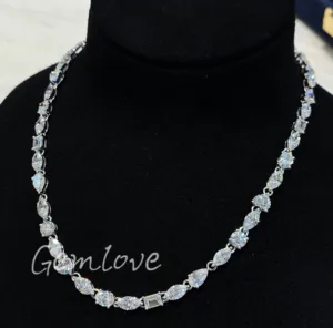 Fashionable18Kgold women's necklace IGI certified lab grown heart shaped and pear-shaped diamonds customizable as a holiday gift