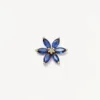 Accessorio fiore blu a sei petali dorati