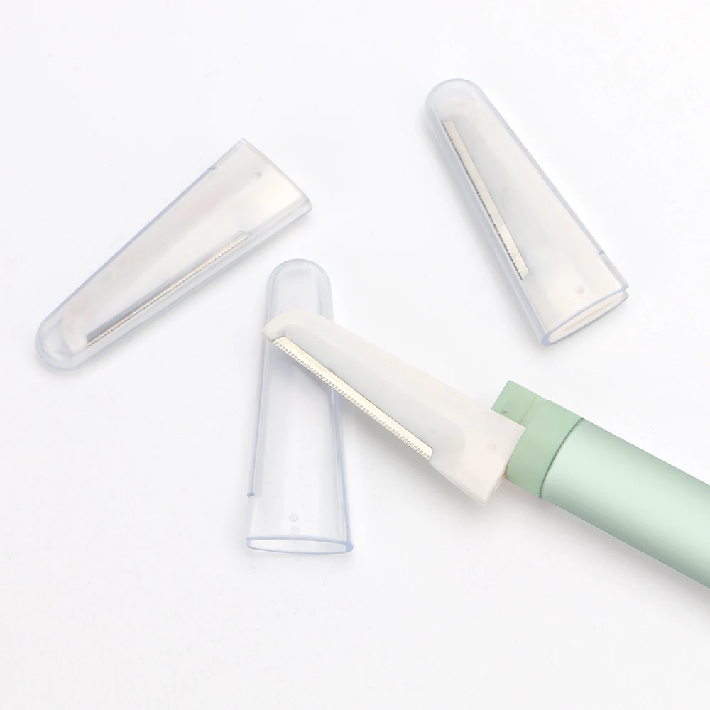 女性用眉毛カミソリ 15個 ダーマプレーニングツール 顔プロフェッショナル用 マイクロブレード付き 女性用顔かみそり 顔の毛リムー 女性用ダーマプレーンカミソリ、マイクロブレード付きフェイスプロフェッショナル用ダーマプレーニングツール30個、女性用フェイスヘアリムーバー。