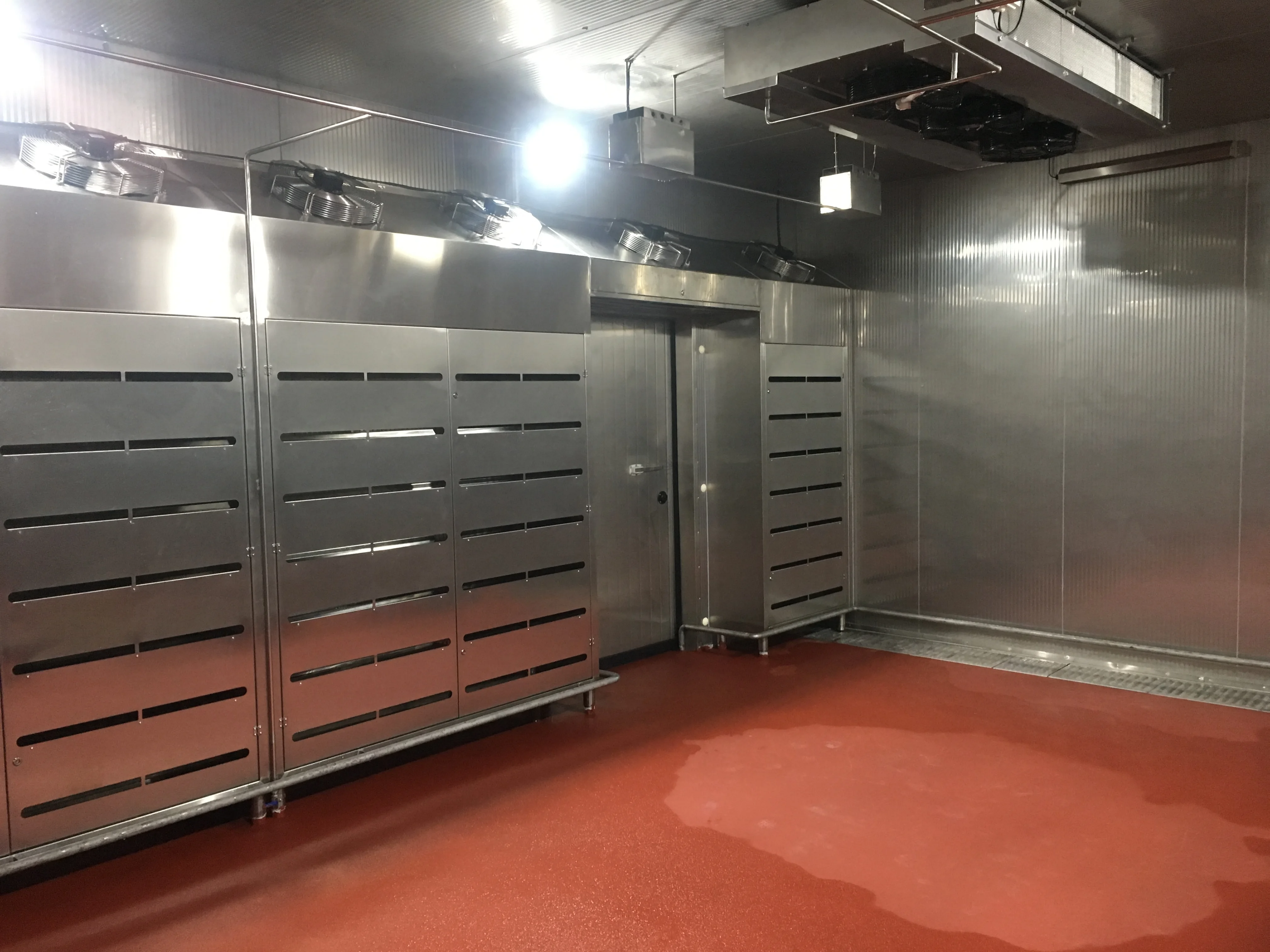 Uniform airflow seafood and meat thawing equipment for food processing