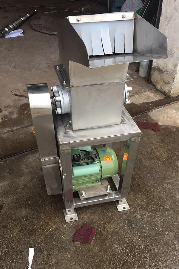 Stainless Steel Fruit And Vegetable Crusher Machine Crush Size 5-8MM