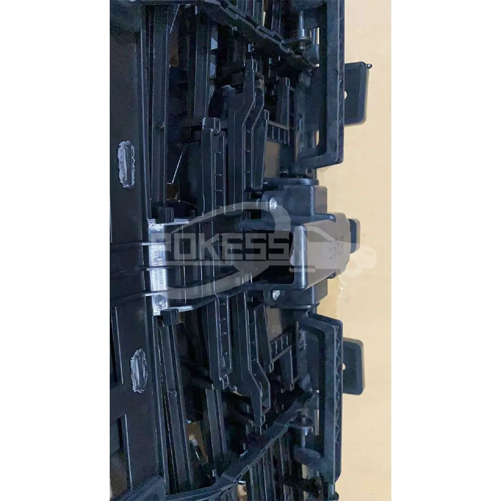 MB6B8200GC5UAW Grille for Ford Focus Mondeo 22 — 2
