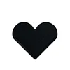 Cuore con cuciture nere