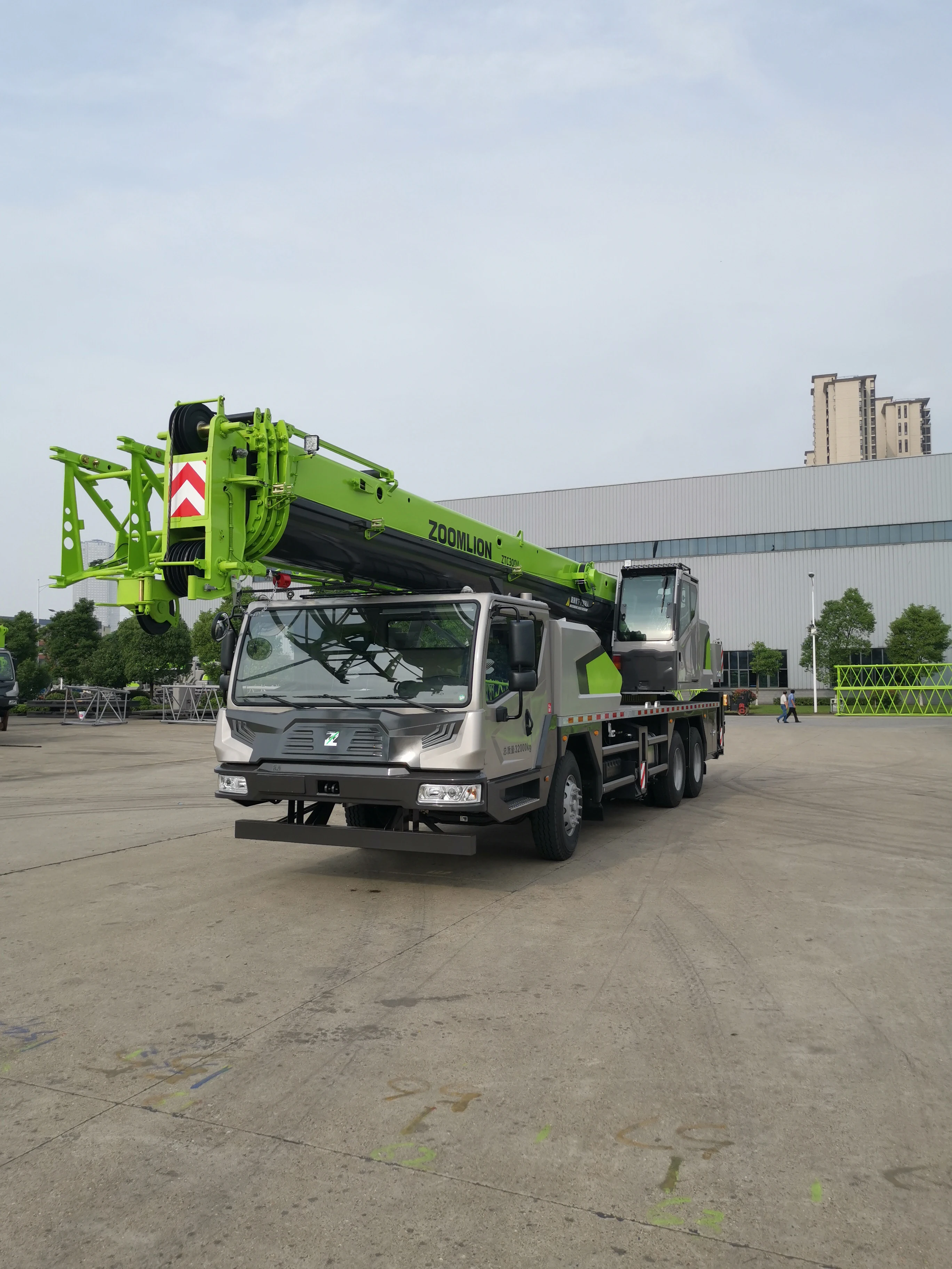 2022 Zoomlion Brand Wind Power Used 30Ton Mobile Crane Truck ZTC300V532 with 50M Lifting Height Lifting Machinery