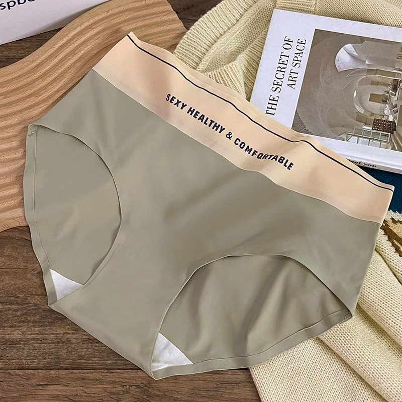 2024 Women Seamless Panties Soft Ice Silk Breathable Anti-Bacterial Briefs