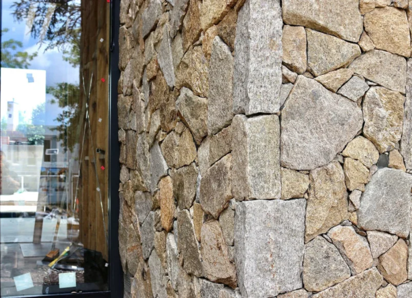 SHIHUI Natural Stone Tiger Yellow Textured Quartzite Free Form Exterior Stacked Decoration Stone Veneer Wall Cladding Stone